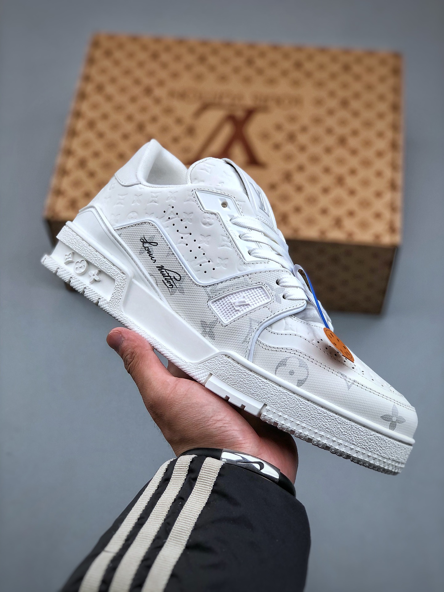 650 Virgil Abloh亲自操刀设计全新LV路易威登Louis Vuitton Trainer Sneaker Low休闲运动文化百搭篮球板鞋 3D全白