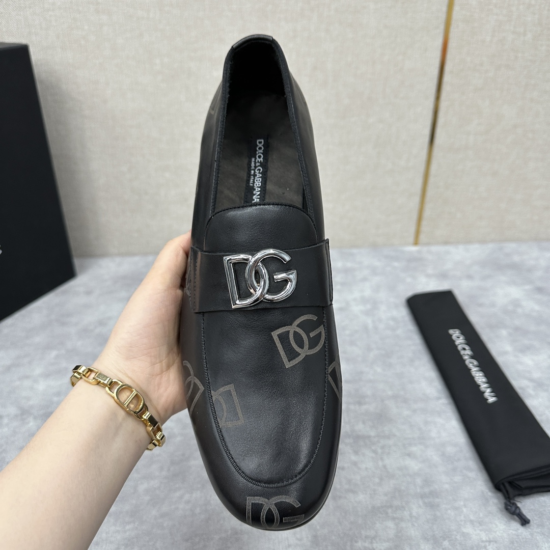 D&GAriosto系列莫卡辛便鞋男士乐福鞋皮鞋以全新版本创意呈现DG金属logo标志性标牌装饰别具一格