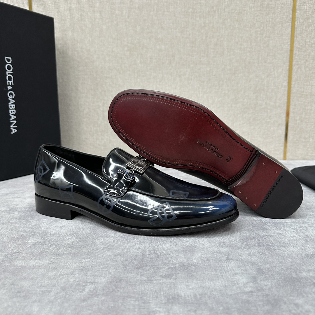 D&GAriosto系列莫卡辛便鞋男士乐福鞋皮鞋以全新版本创意呈现DG金属logo标志性标牌装饰别具一格