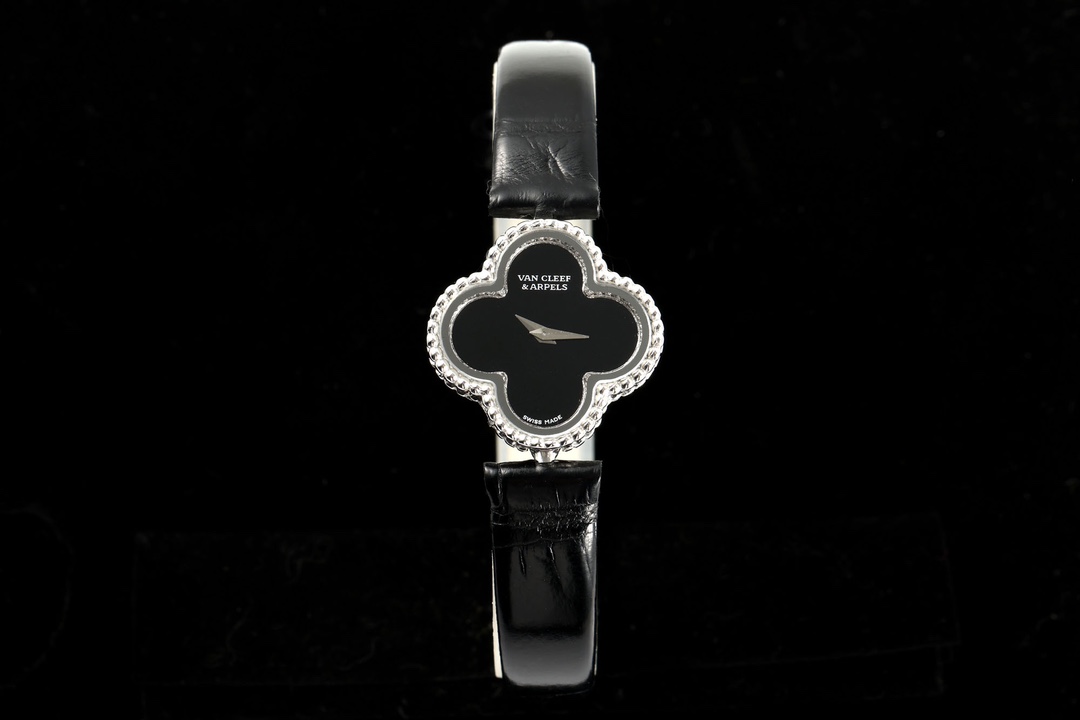 NO:143362,VCA Van Clerk Arpels 4-leaf clover alligator leather watch Bracelet material is made of sterling silver to create natural gems. Salt-sweet chain-band watches allow the lucky four-leaf clover to bring you every minute and every second of the lucky ones. The electroplating 18k gold craft 