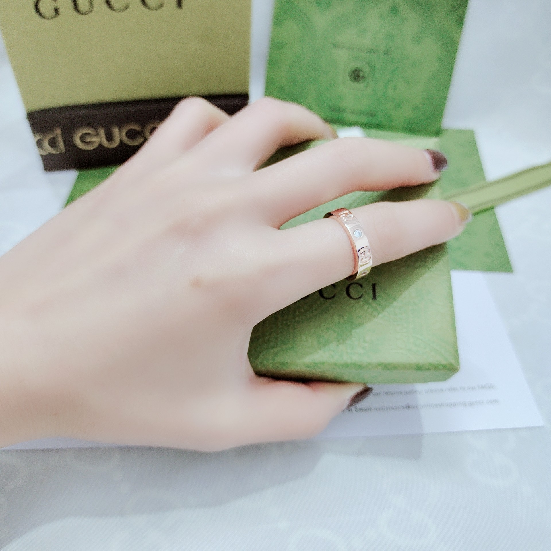 GUcci ダブルGリング - 洗練されたデザインと輝き