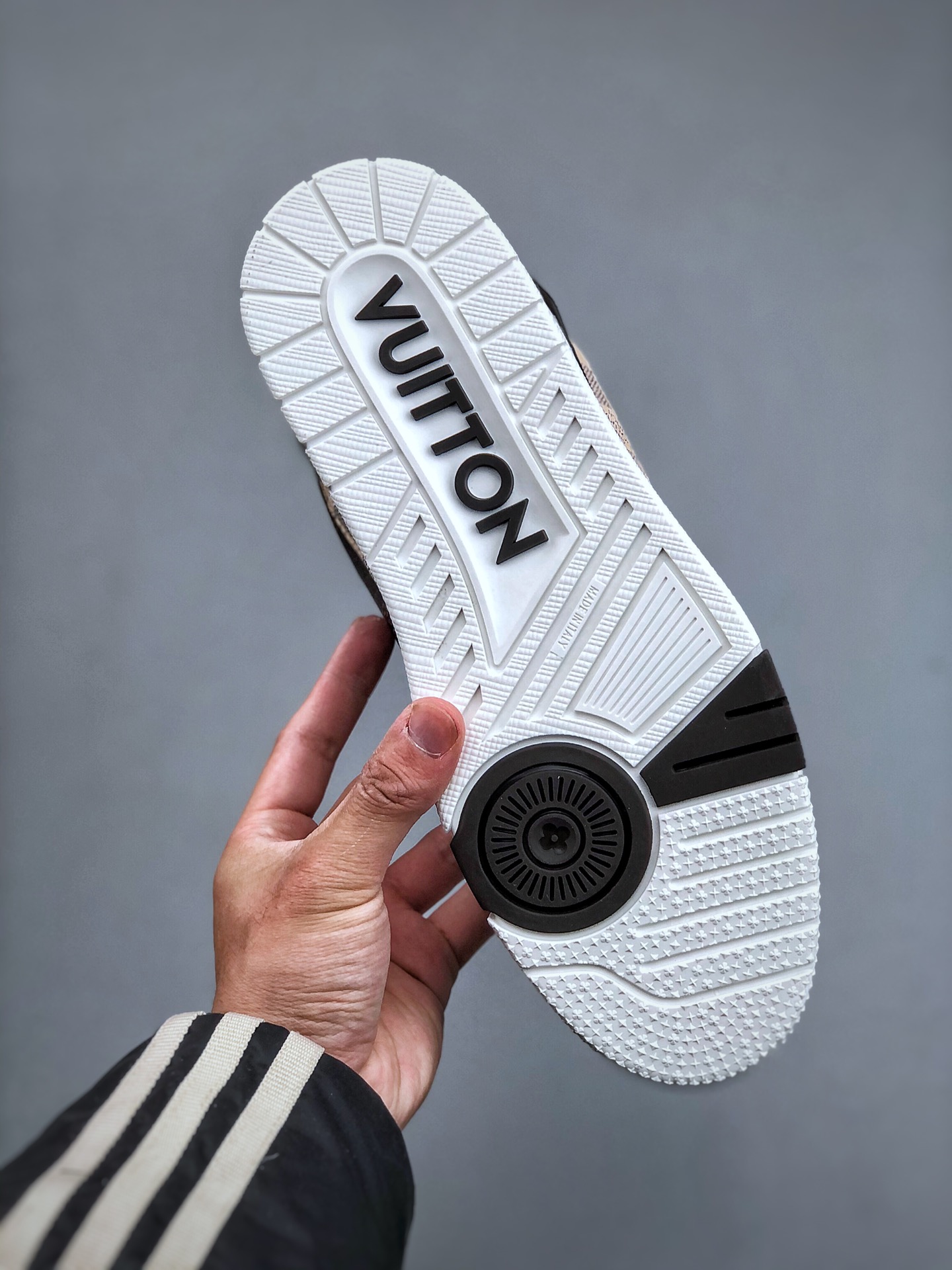 650 Virgil Abloh亲自操刀设计全新LV路易威登Louis Vuitton Trainer Sneaker Low休闲运动文化百搭篮球板鞋