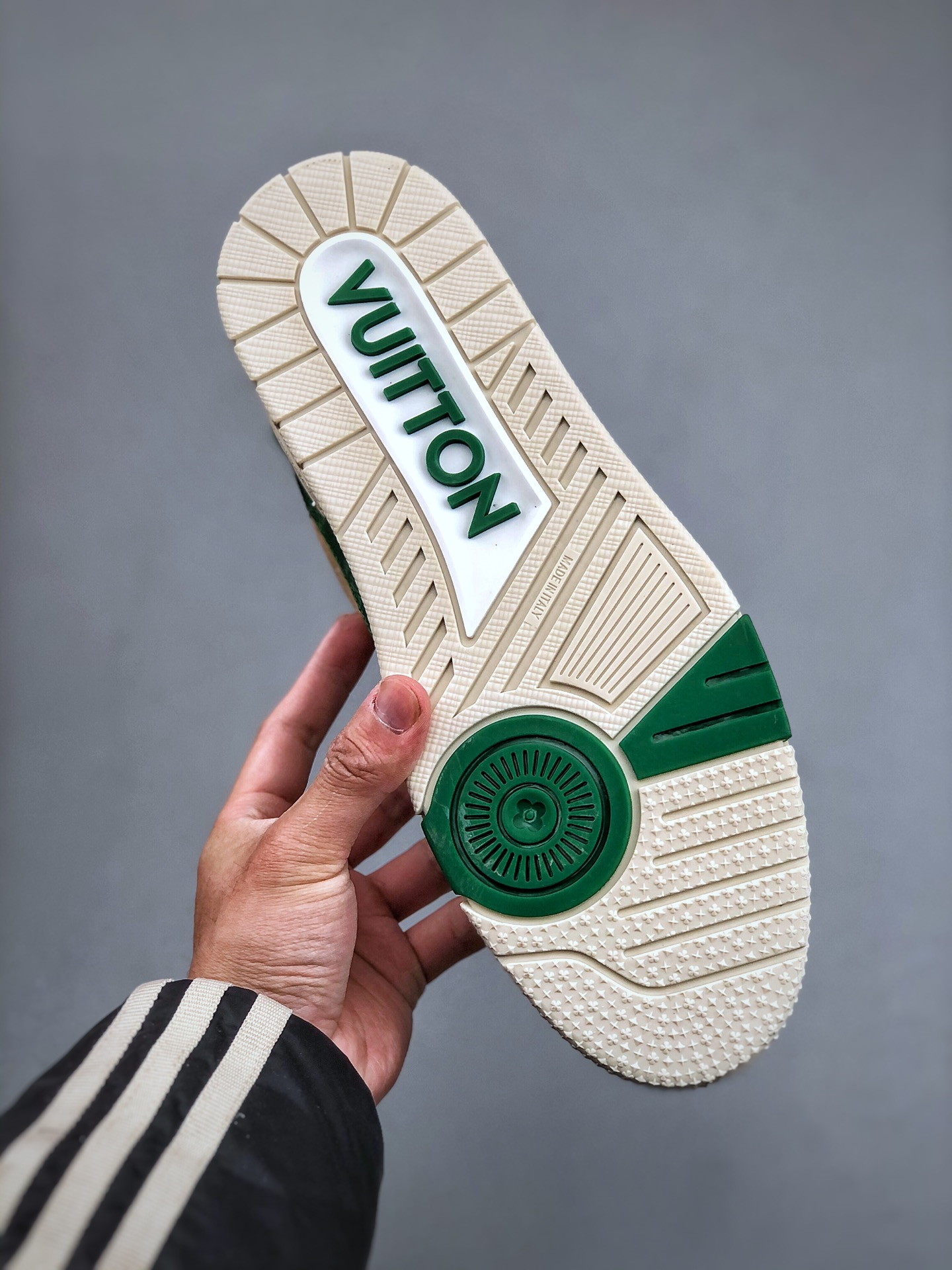 650 Virgil Abloh亲自操刀设计全新LV路易威登Louis Vuitton Trainer Sneaker Low休闲运动文化百搭篮球板鞋