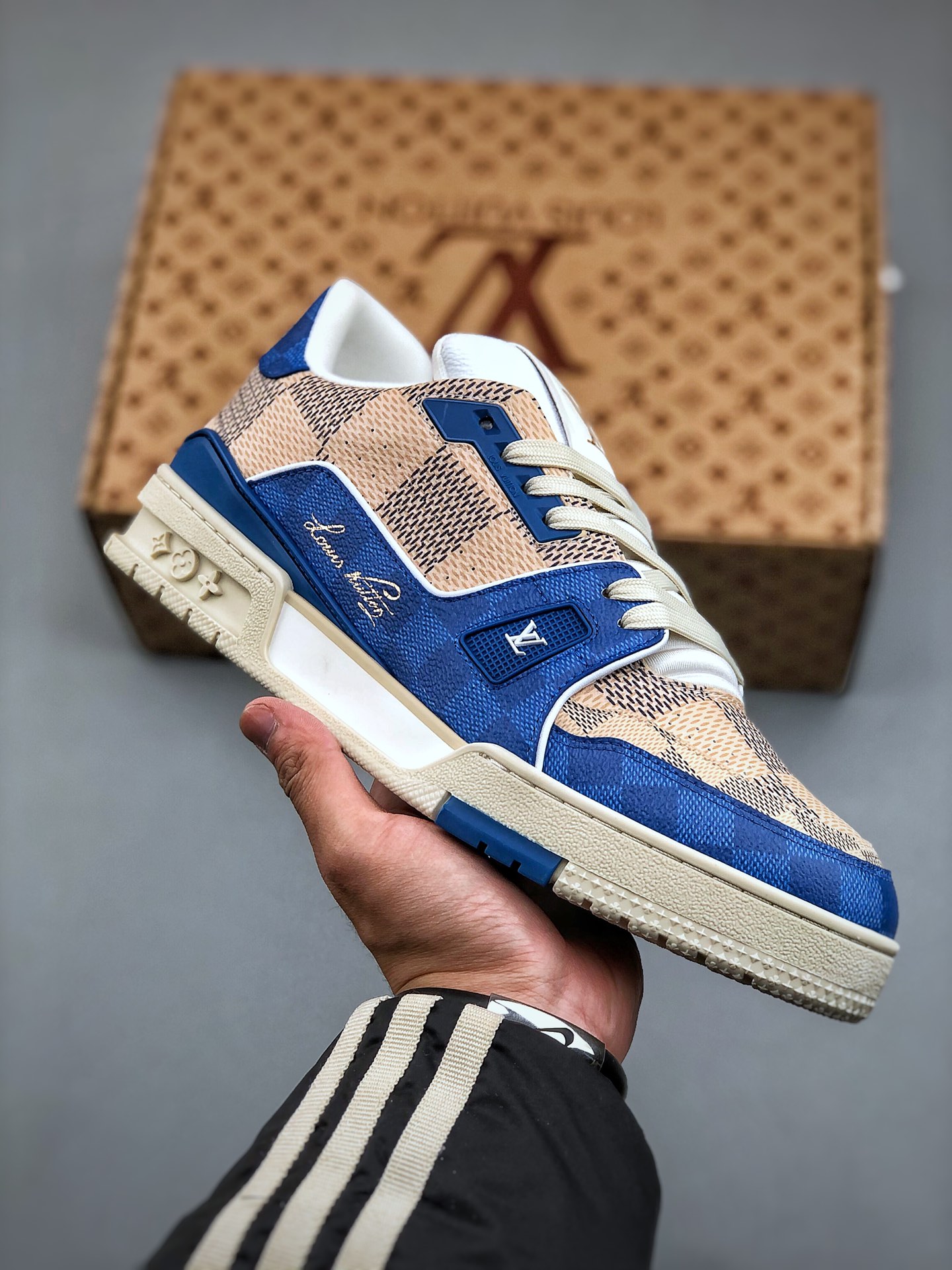 650 Virgil Abloh亲自操刀设计全新LV路易威登Louis Vuitton Trainer Sneaker Low休闲运动文化百搭篮球板鞋