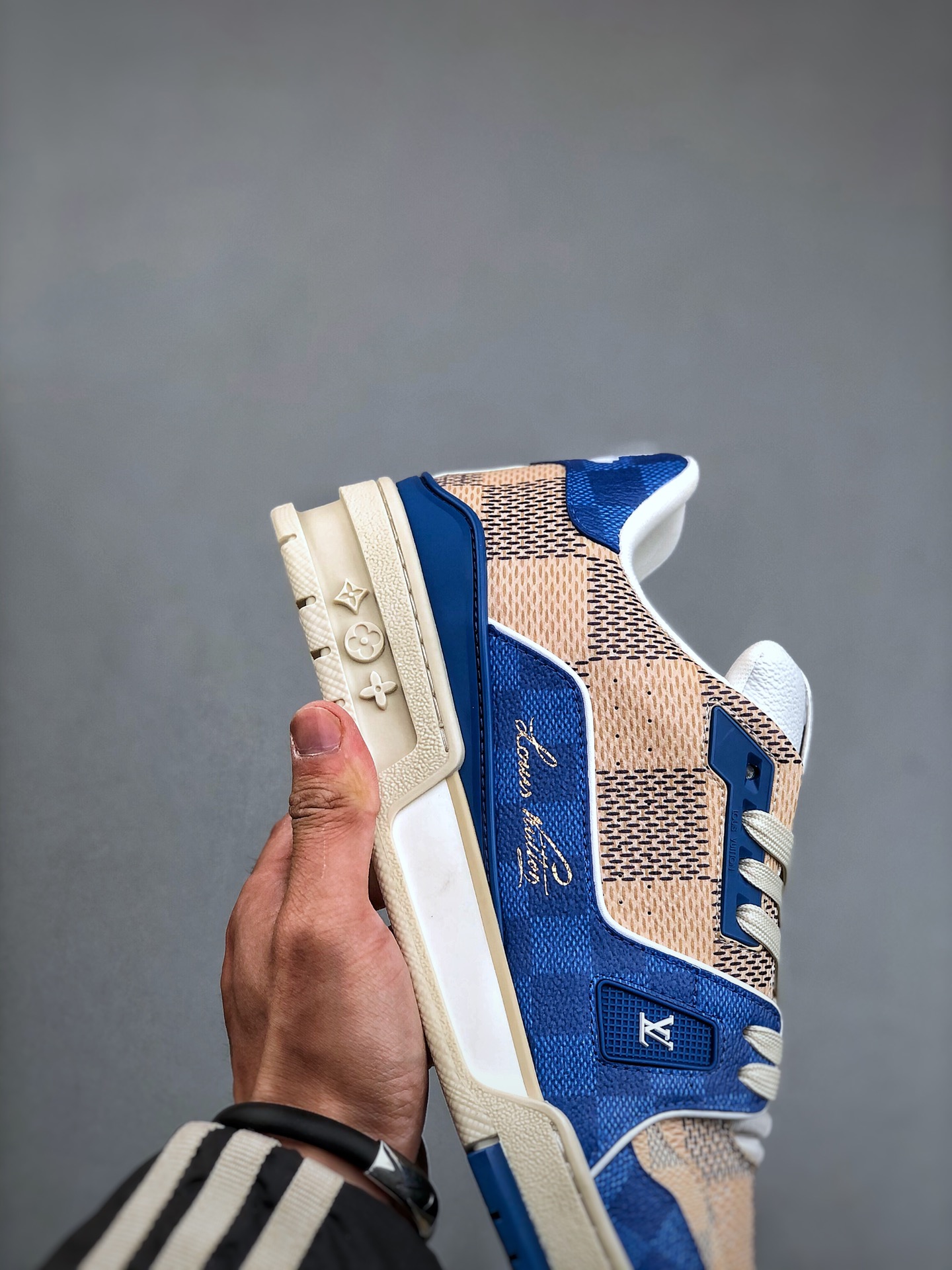 650 Virgil Abloh亲自操刀设计全新LV路易威登Louis Vuitton Trainer Sneaker Low休闲运动文化百搭篮球板鞋