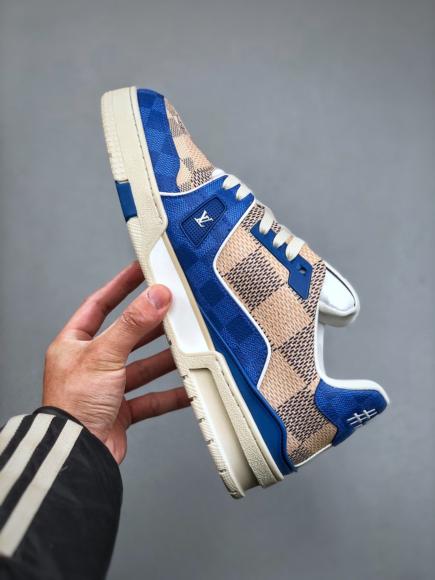650 Virgil Abloh亲自操刀设计全新LV路易威登Louis Vuitton Trainer Sneaker Low休闲运动文化百搭篮球板鞋