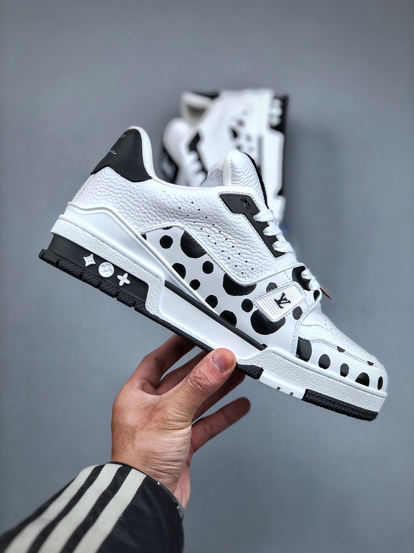650 Louis Vuitton Trainer Sneaker Low休闲运动文化百搭篮球板鞋 3D白黑点