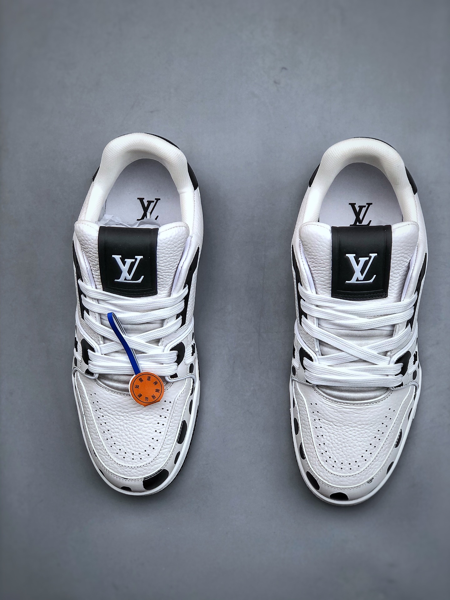 650 Louis Vuitton Trainer Sneaker Low休闲运动文化百搭篮球板鞋 3D白黑点