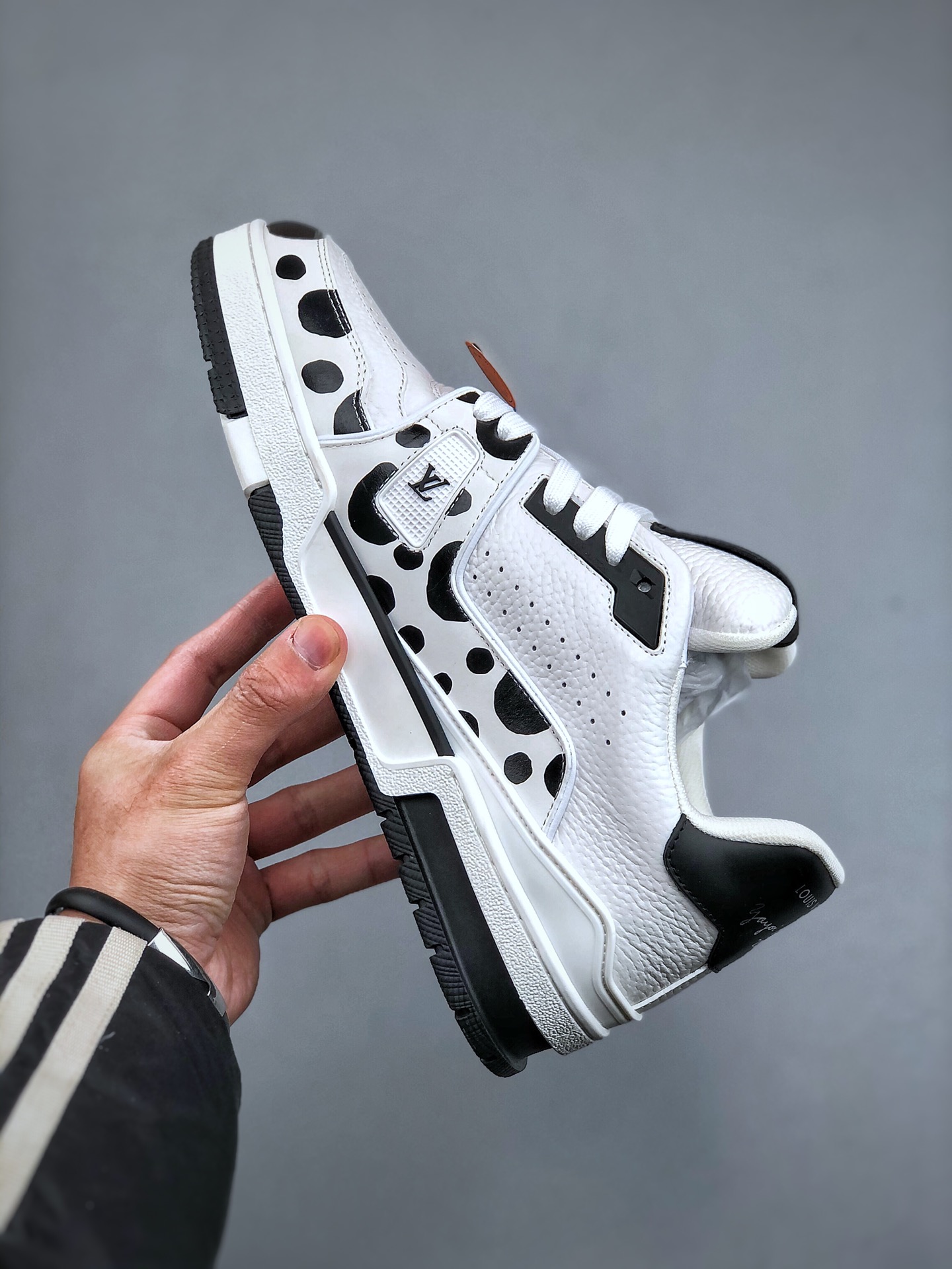 650 Louis Vuitton Trainer Sneaker Low休闲运动文化百搭篮球板鞋 3D白黑点