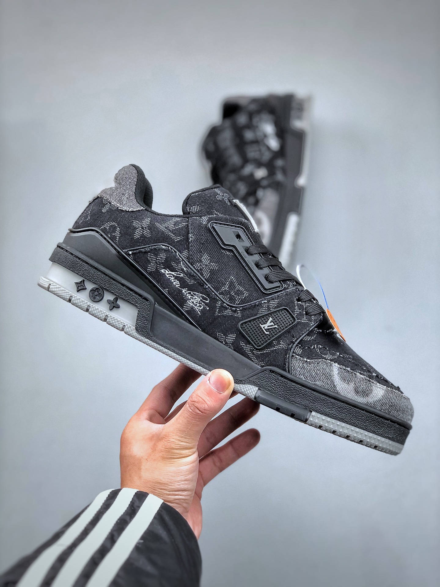 650 路易威登Louis Vuitton Trainer Sneaker Low休闲运动文化百搭篮球板鞋  牛仔黑色