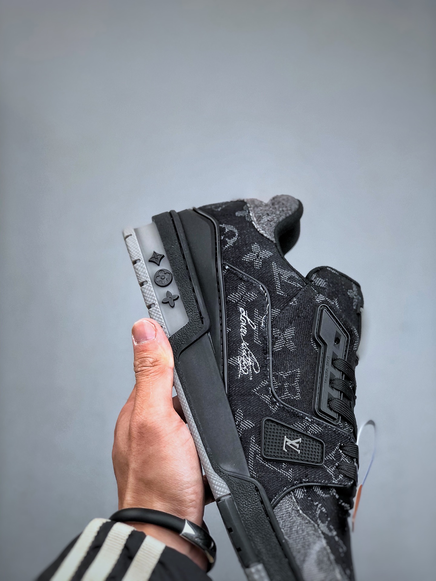 650 路易威登Louis Vuitton Trainer Sneaker Low休闲运动文化百搭篮球板鞋  牛仔黑色