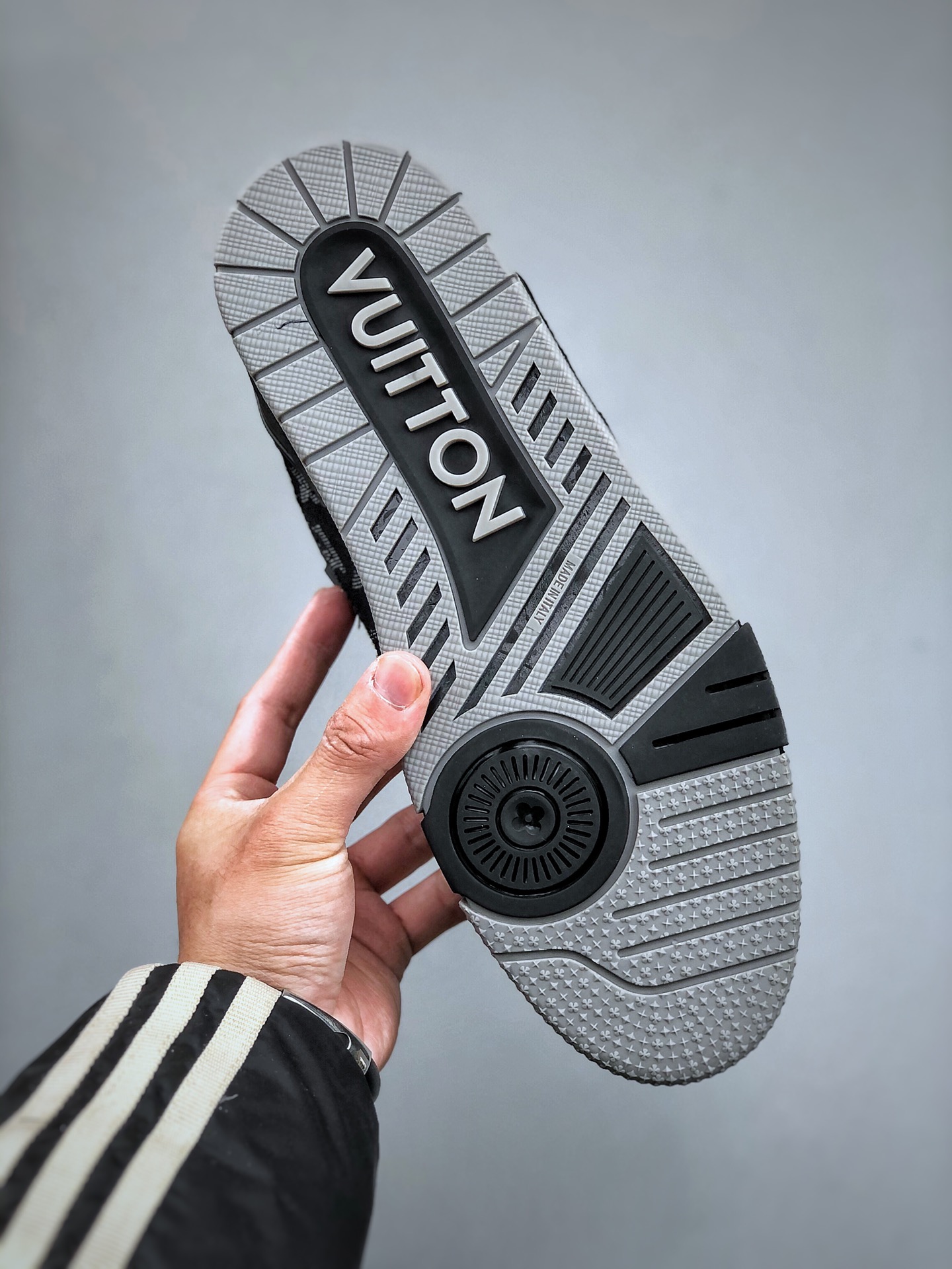 650 路易威登Louis Vuitton Trainer Sneaker Low休闲运动文化百搭篮球板鞋  牛仔黑色