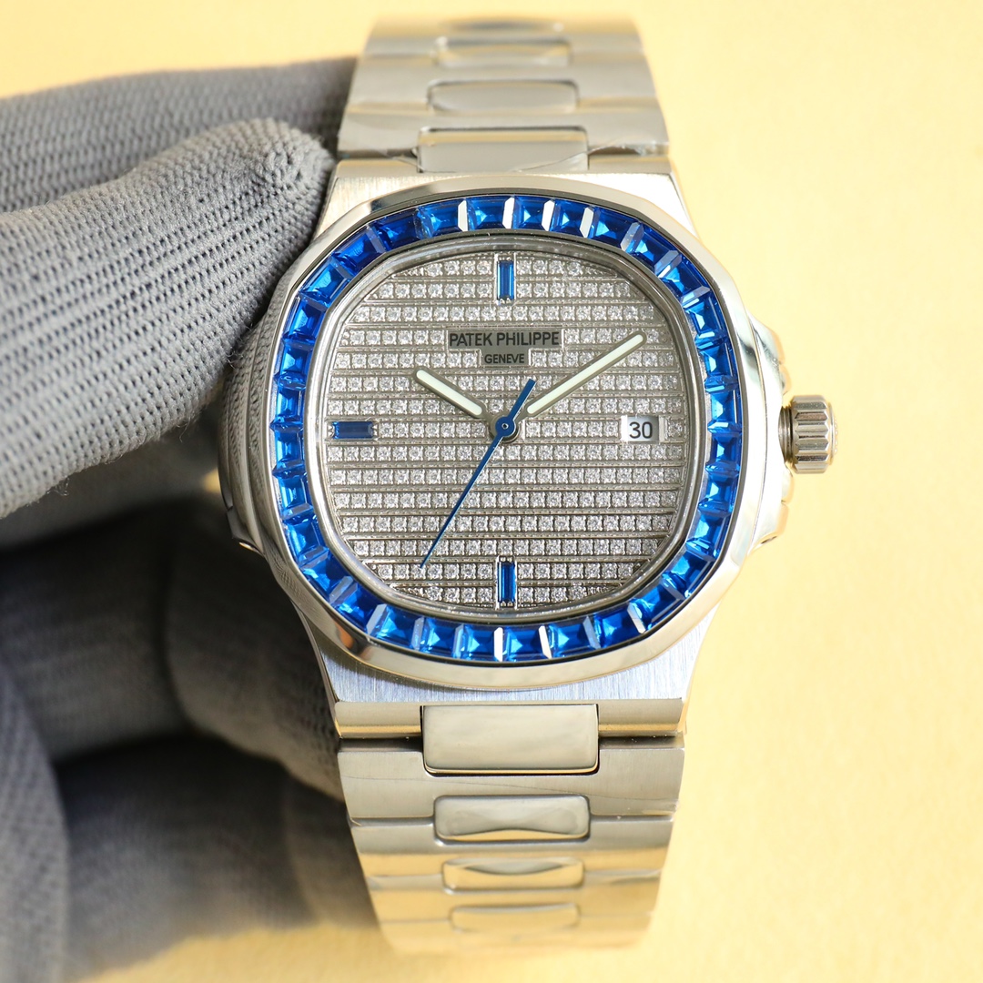 NO:143050,Unified PP Patek Philippe Jewelry, complete colors, and the colors are supreme and expensive. T-square diamond-set ring literal steel belt - Patek Philippe Nautilus 5711 diamond-set limited edition series produced by SF, giving you the most luxurious experience. The perfect combination of steel and diamonds combines the sense of gorgeousness and sportiness. The exquisite diamonds are inlaid on the case, reflecting a beautiful light. The blessing of ruby ​​and emerald makes the nautilus look more elegant. The mirror uses scratch-resistant and bump-resistant sapphire crystal glass. There is a calendar window at 3 o'clock, and it is paired with a classic three-needle design, which will not appear complicated and redundant. The scale cut by the gems echoes the ring, forming a beautiful visual feast.  SF spares no effort to restore the genuine modified Cal.324 movement, which is meticulous in both appearance and performance, perfectly controlling the thickness of the watch head. SF factory creates better Nautilus, Patek philippe19860909统一 PP百达翡丽 珠光宝气,颜色齐全,颜色至尊至贵 T方镶钻圈口字面钢带——百达翡丽鹦鹉螺5711镶钻限量版系列 SF出品,给您最奢华的体验 精钢材质和钻石的完美搭配,把华丽感与运动感结合在一起十分巧妙.一颗颗精美的钻石被镶嵌在表壳上,交相辉映出一种美丽的光芒. 红宝石与祖母绿的加持让鹦鹉螺更显优雅气质 镜面采用抗刮花,耐磕碰的蓝宝石水晶玻璃.3点位设有日历窗口,搭配经典的大三针设计,不会显得复杂多余,宝石切割而成的刻度与圈口相呼应,共同组成靓丽的视觉盛宴. SF不遗余力,还原正品改装机Cal.324机芯,无论外观或是性能都是一丝不苟,完美的控制了表头的厚度. SF factory打造更优秀的鹦鹉螺,,patek philippe,Watch