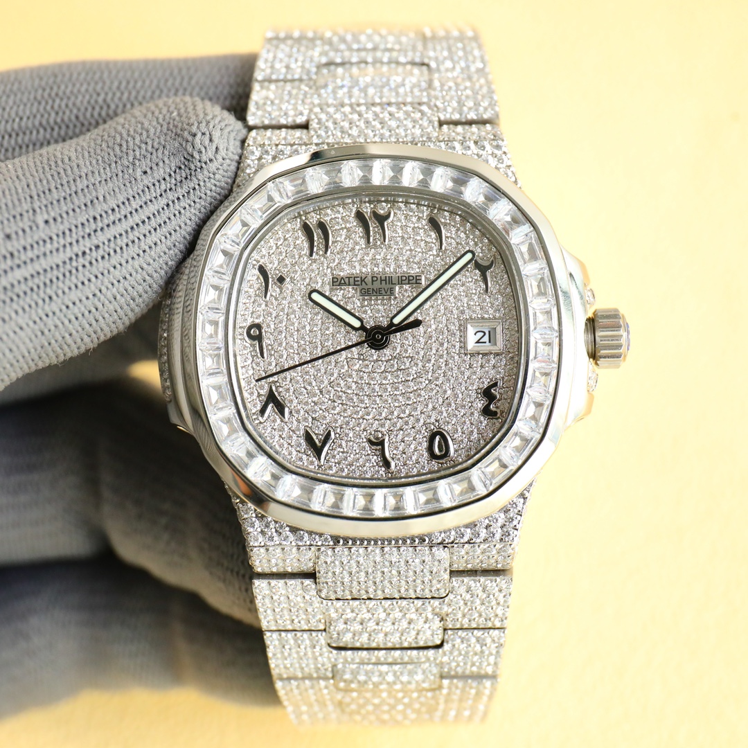 NO:143392,Ring, steel belt, round diamond inlay, unified ring mouth, steel belt, T square diamond inlay, unified 【PATEK PHILIPPE】The latest large diamond ring mouth, PP Patek Philippe Nautilus 5711 Platinum Nautilus series watch. New upgraded version Double row large diamond ring mouth, the brand is world-famous for the perfect combination of extraordinary jewelry and stars. This luxurious Patek Philippe watch is unique and charming, a sublimation work that shows perfect craftsmanship and a symbol of the identity of successful people. Imported original Cal. Modified 324 plywood automatic mechanical movement, diameter 40x11.5mm, supreme luxury watch, golden glow, top diamond inlay, 18K white gold Slova diamond. Super honey super diamond inlay sapphire double-sided crystal mirror, calendar display, 50 meters deep waterproof.,, patek philippe19860909圈口 钢带 圆镶钻 统一 圈口 钢带 T方镶钻 统一【 PATEK PHILIPPE】最新大镶钻圈口,PP百达翡丽 Nautilus 5711 白金鹦鹉螺系列腕表.全新升级版本 双排大钻圈口,品牌举世闻名超凡珠宝满天星完美结合,这款豪华百达翡丽腕表独特及富有魅力设计,是展现完美工艺的升华之作,是成功人士身份的象征. 进口原装Cal.改装324夹板自动机械机芯,直径40x11.5mm,至尊奢华腕表,金光闪闪,顶级镶钻工艺,18K白金施洛华钻.超蜜超满镶钻 蓝宝石双面水晶镜面,日历显示,50米深度防水.,,patek philippe,Watch