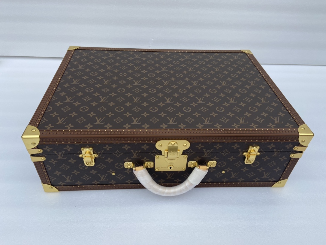 NO:270009,Louis Vuitton sees these hard boxes!  Goose Niang only has two words in her mind, 