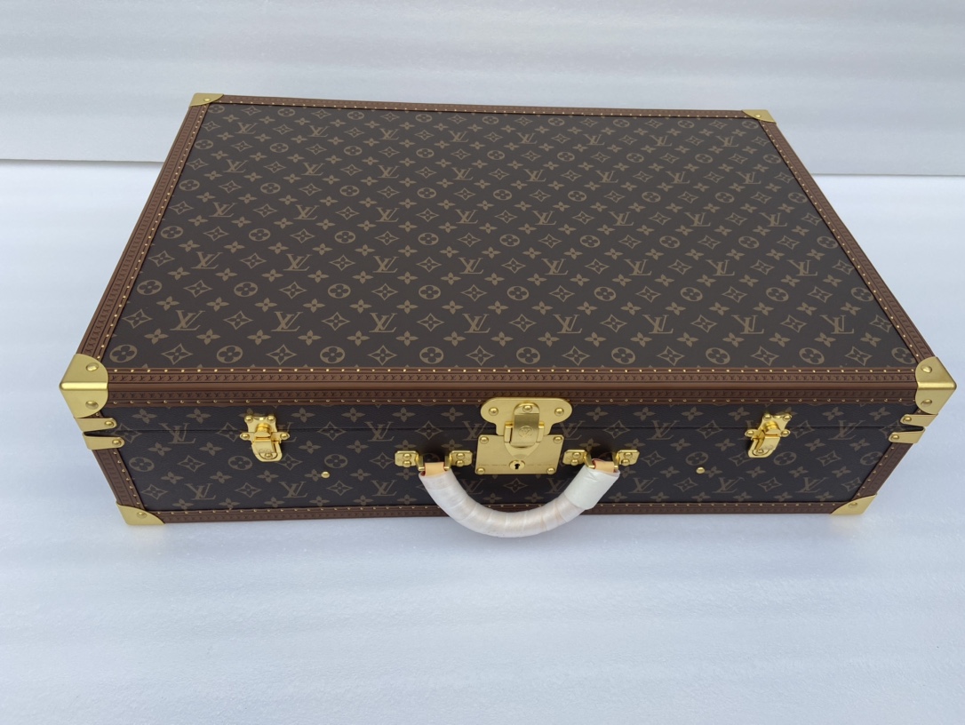Elegante Maleta Rígida Clásica de Viaje Louis Vuitton, 70 cm