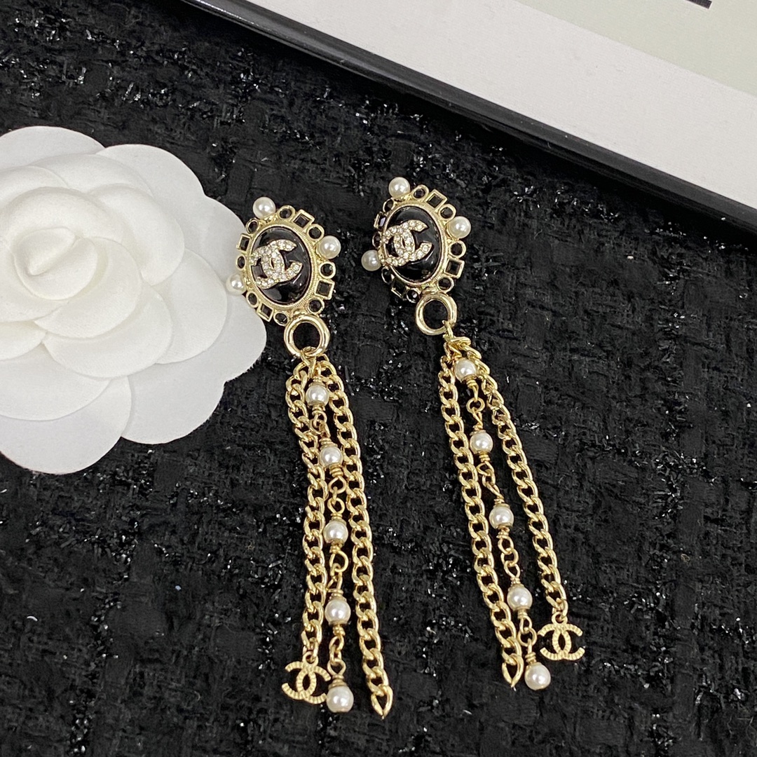  编码E1792   
🛍小香耳钉热销款火爆上新❣
🛍同步专柜‼️独家高端品质实拍图‼️代购级别‼️做工