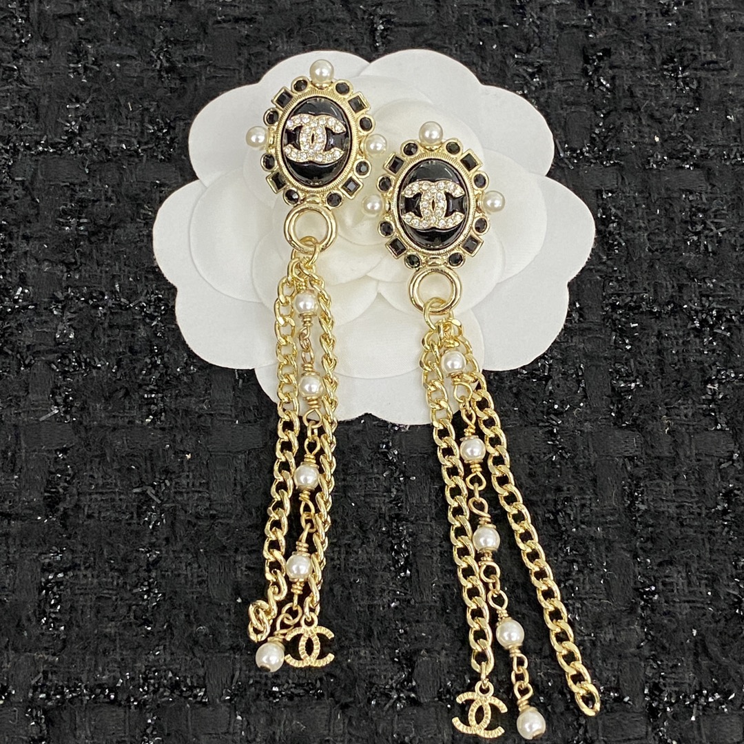  编码E1792   
🛍小香耳钉热销款火爆上新❣
🛍同步专柜‼️独家高端品质实拍图‼️代购级别‼️做工