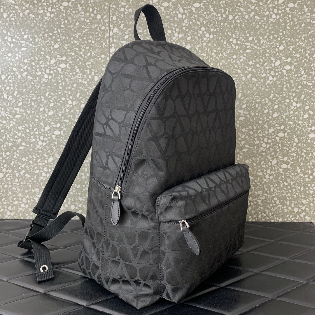 Valentino Garavani V logo printed men's backpack! - Platinum plated accessories