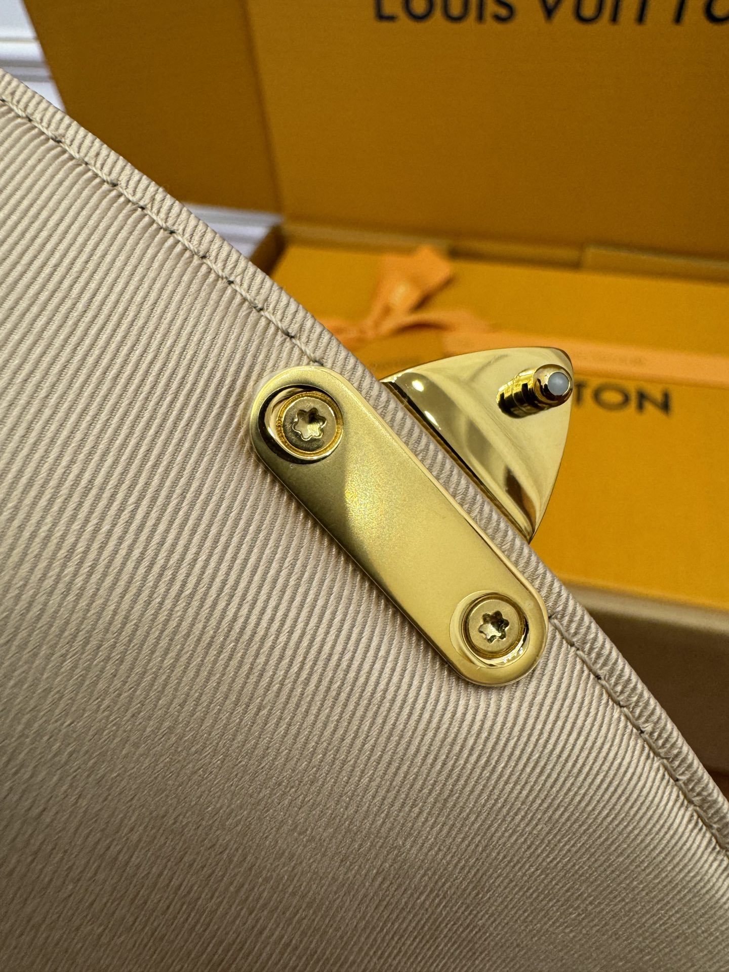 独家首发型号特正版M82836品质全面再次升级专柜同步电子芯片内码新礼盒礼品袋保护纸铜版电子标签合格证皮