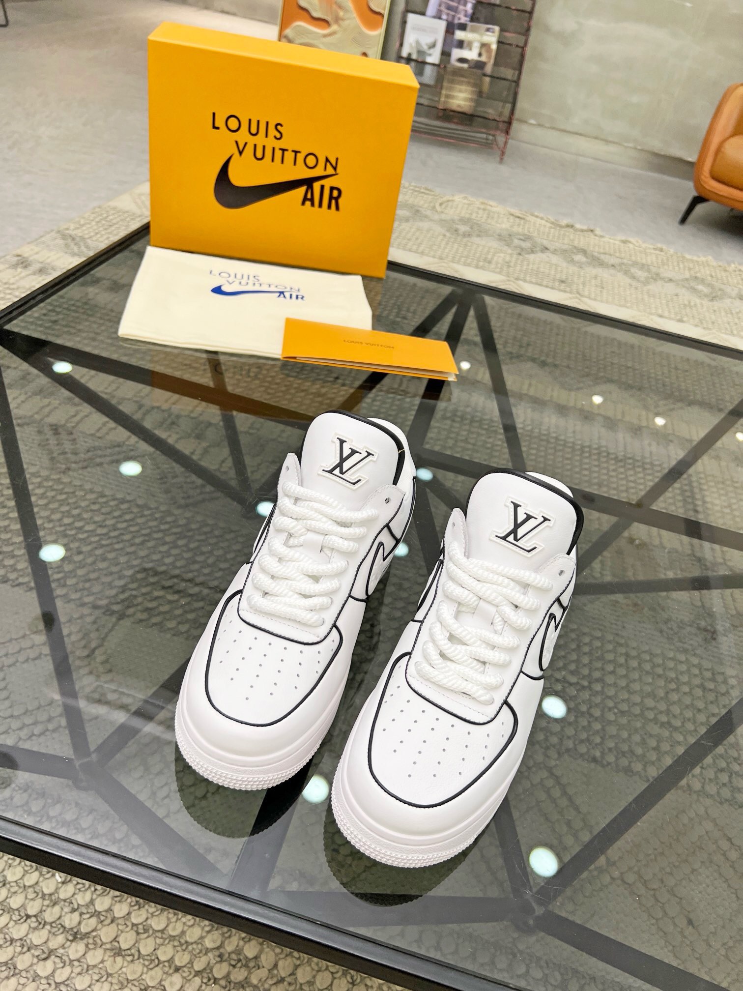 NO:216609,Brand LV·NiKe color original color matching, 35-45 couples price, material, Louis Vuitton·Nike counter new casual shoes!  The Louis Vuitton x x Nike co-branded model basically continues the style of THE TEN. The visual effects of the Swoosh car line and shoe tongue label are quite familiar, and they have both fashion and trendy attributes!  The upper is made of original material and original rubber outsole. Welcome to compare, Louis Vuitton, louis vuitton, louis vuitton, louis vuitton, stuart weitzman19860909品牌LV·NiKe 颜色原版配色 码数35-45情侣款 价格 材质路易威登·耐克专柜新品休闲鞋！Louis Vuitton x x Nike 联名款,设计思路基本上是延续 THE TEN 的风格,Swoosh 车线、鞋舌标签视觉效果相当熟悉,兼具时尚与潮流属性！鞋面采用原版材质,原版橡胶大底 欢迎对比,路易威登,louis vuitton,louis vuitton,louis vuitton,stuart weitzman,Men's shoes