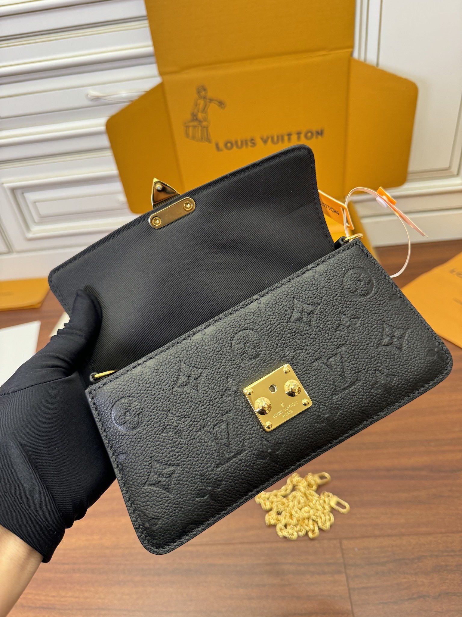 独家首发型号特正版M82637品质全面再次升级专柜同步电子芯片内码新礼盒礼品袋保护纸铜版电子标签合格证皮