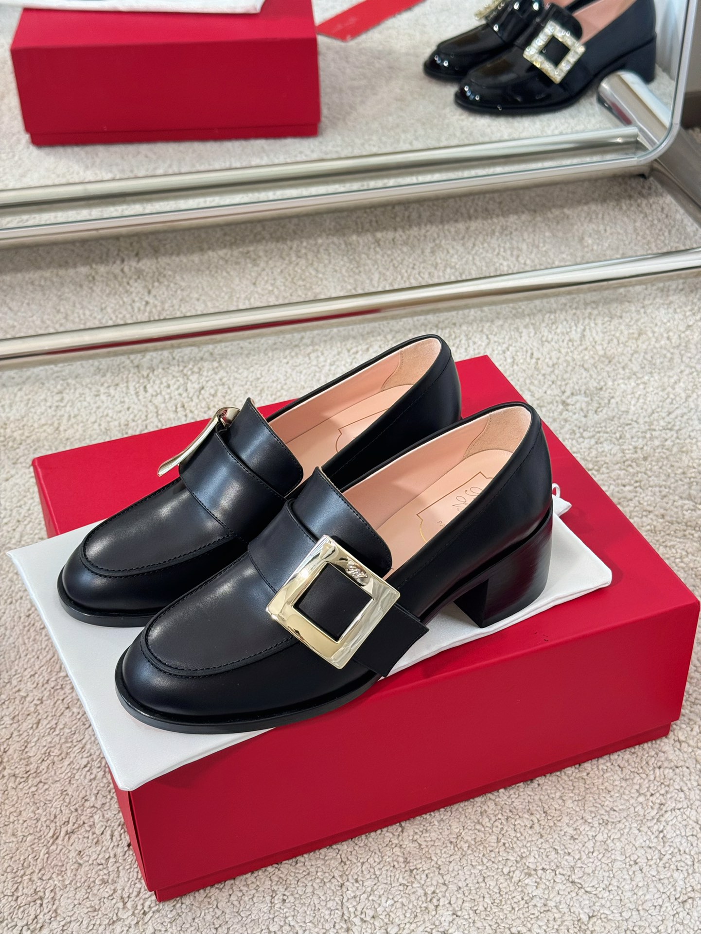 Roger Vivier 최고 버전 로퍼 스웨이드/에나멜 가죽 정품 EVA 천연 가죽 웰트 질감의 정점