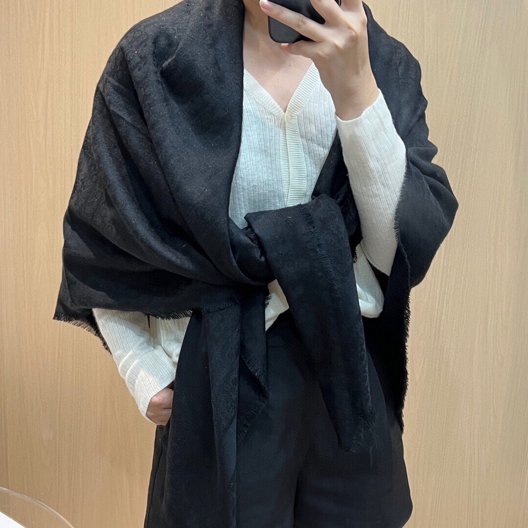 NO:169295,Dior new 140*140 flash silver square scarf, three colors, complete three standards, high weight. Wool silver thread series, high version scarf, dior19860909Dior 上新 140*140闪银方巾 三色 三标齐全 高克重. 羊毛银线系列,高版本围巾,dior,scarf