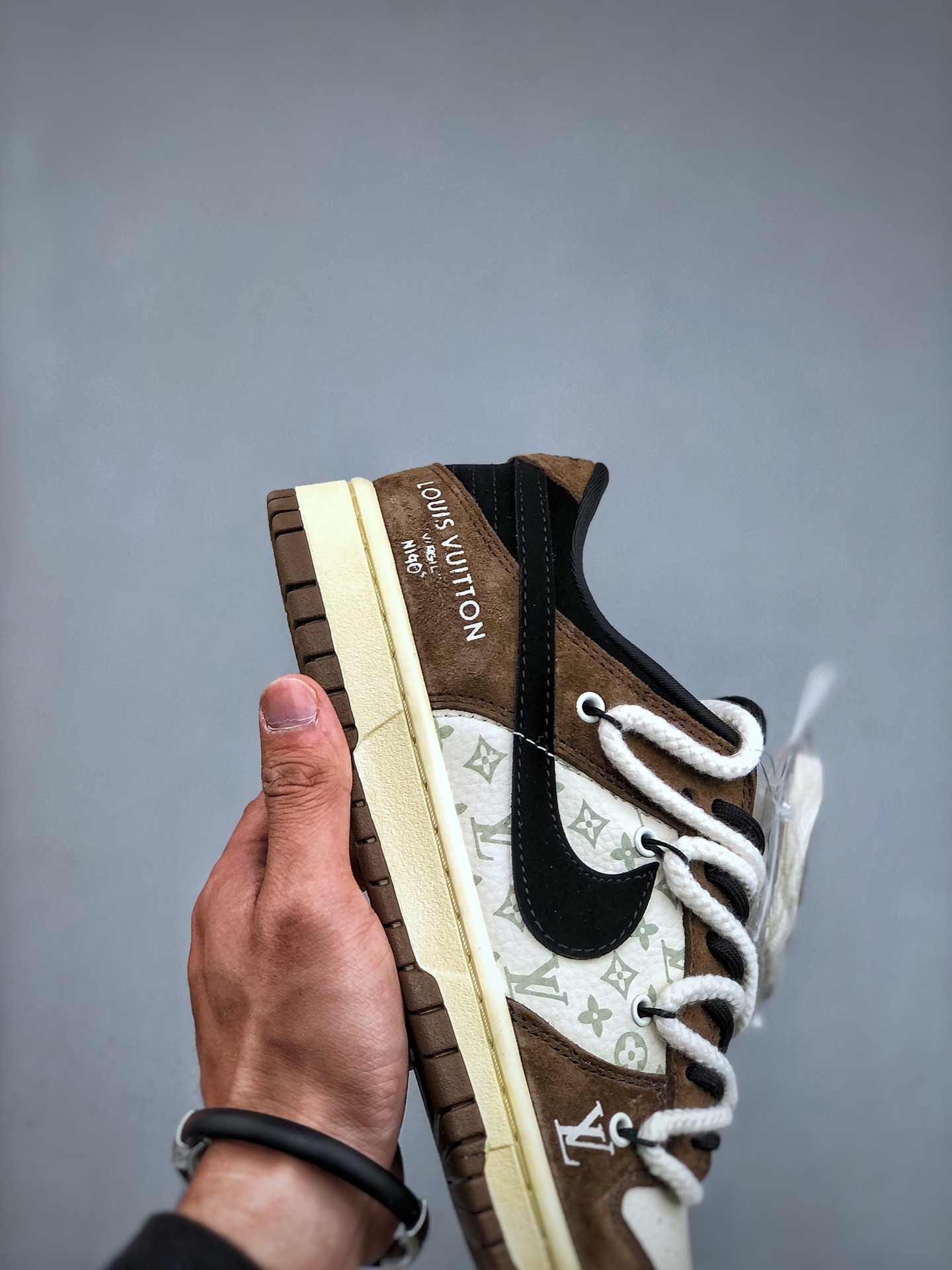 Nike SB Dunk Low Louis Vuitton Collaboration Designer Sneakers 7 i1704499977 2332 5