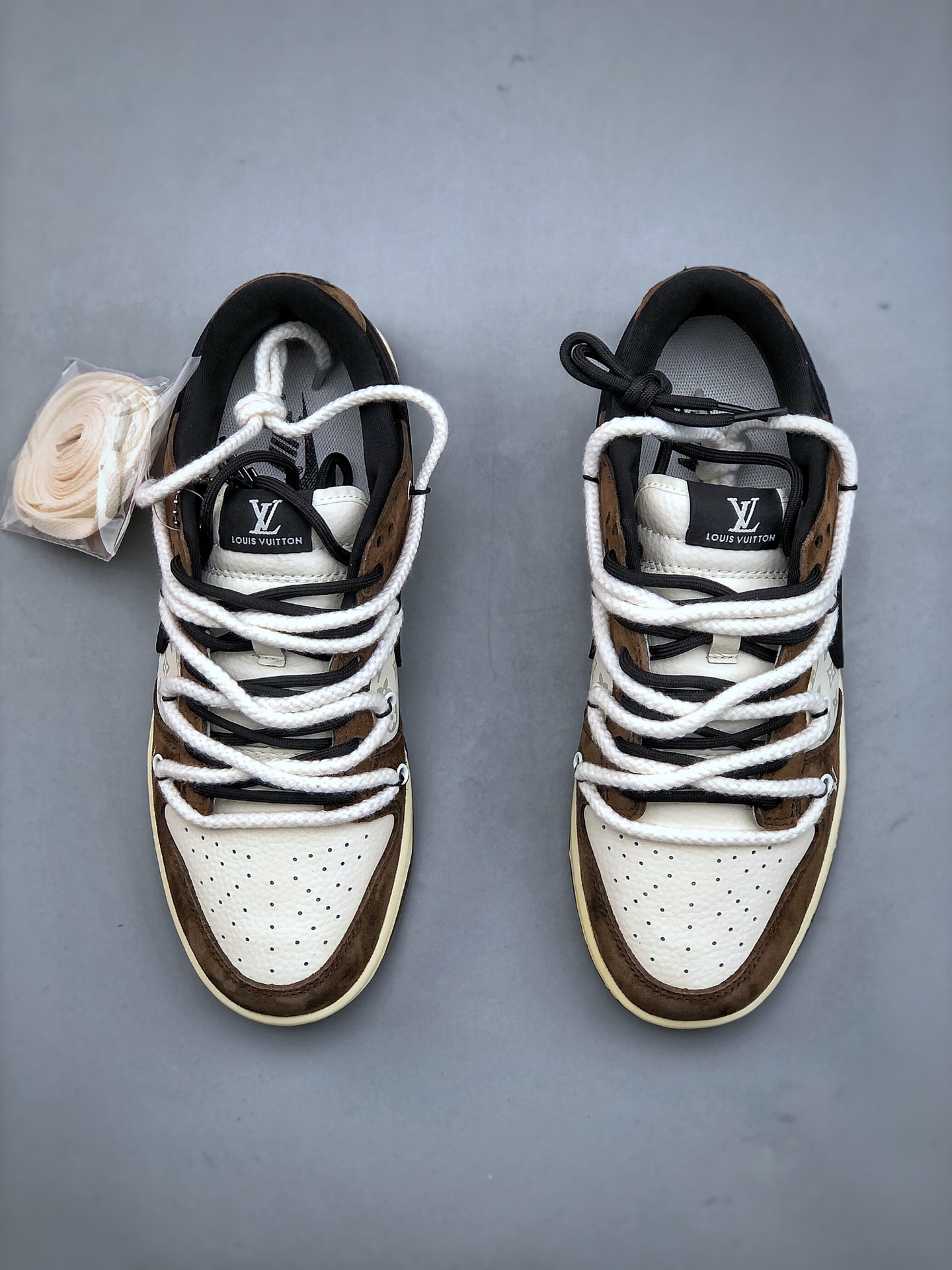 Nike SB Dunk Low Louis Vuitton Collaboration Designer Sneakers 6 i1704499977 2493 4