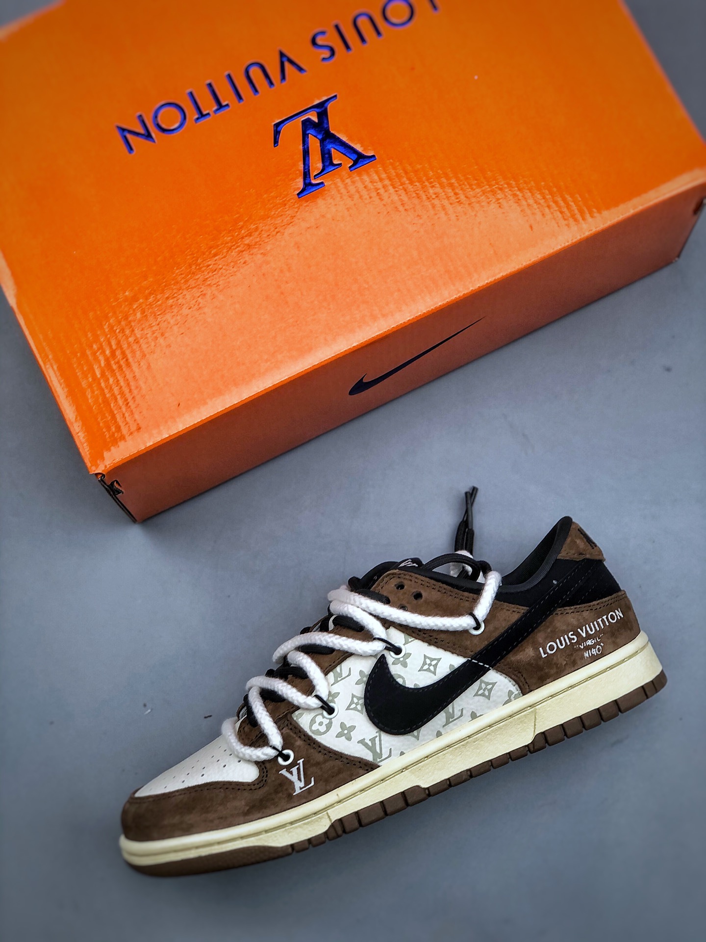 Nike SB Dunk Low Louis Vuitton Collaboration Designer Sneakers 4 i1704499977 5141 2