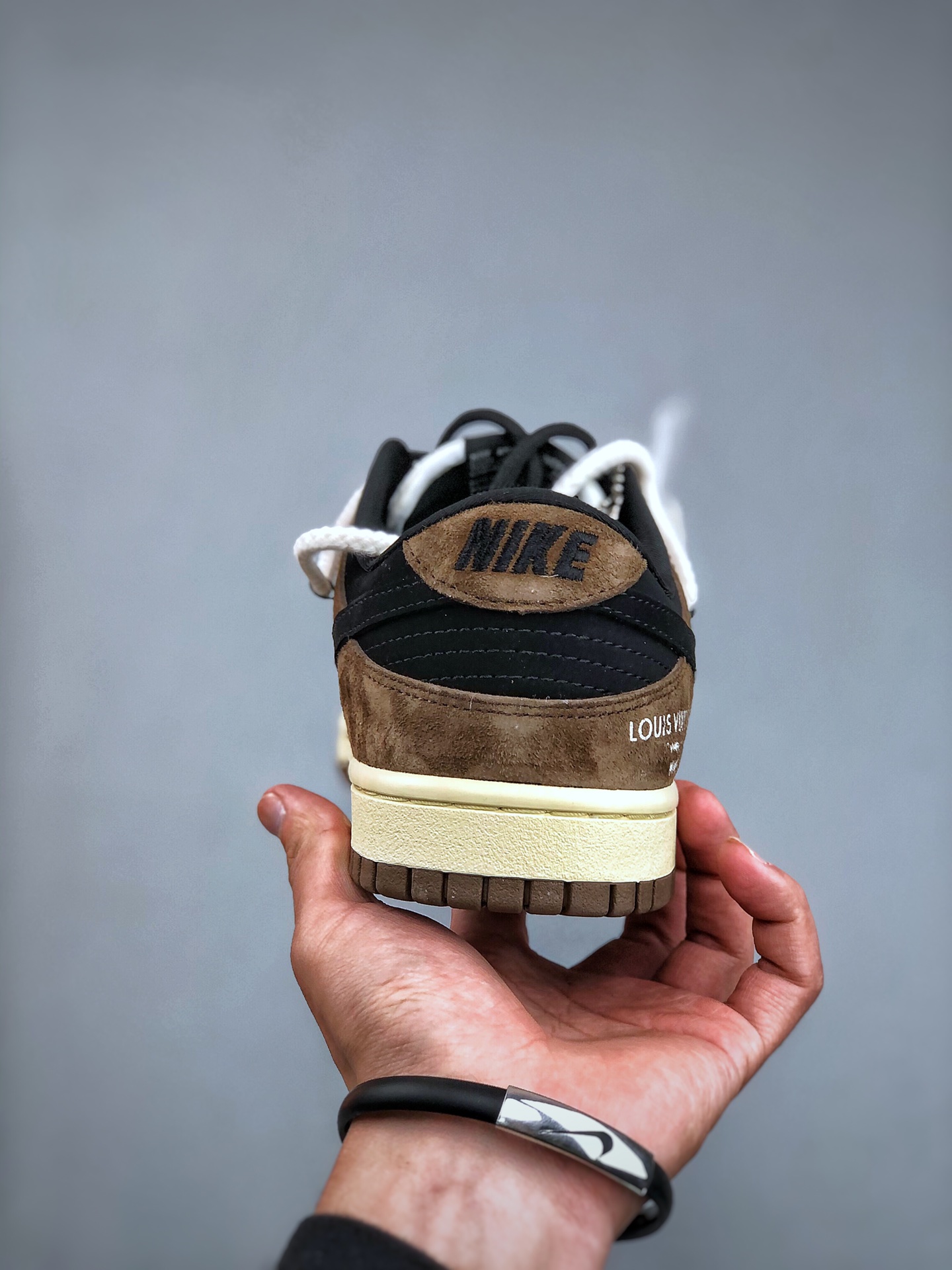 Nike SB Dunk Low Louis Vuitton Collaboration Designer Sneakers 8 i1704499977 8011 6