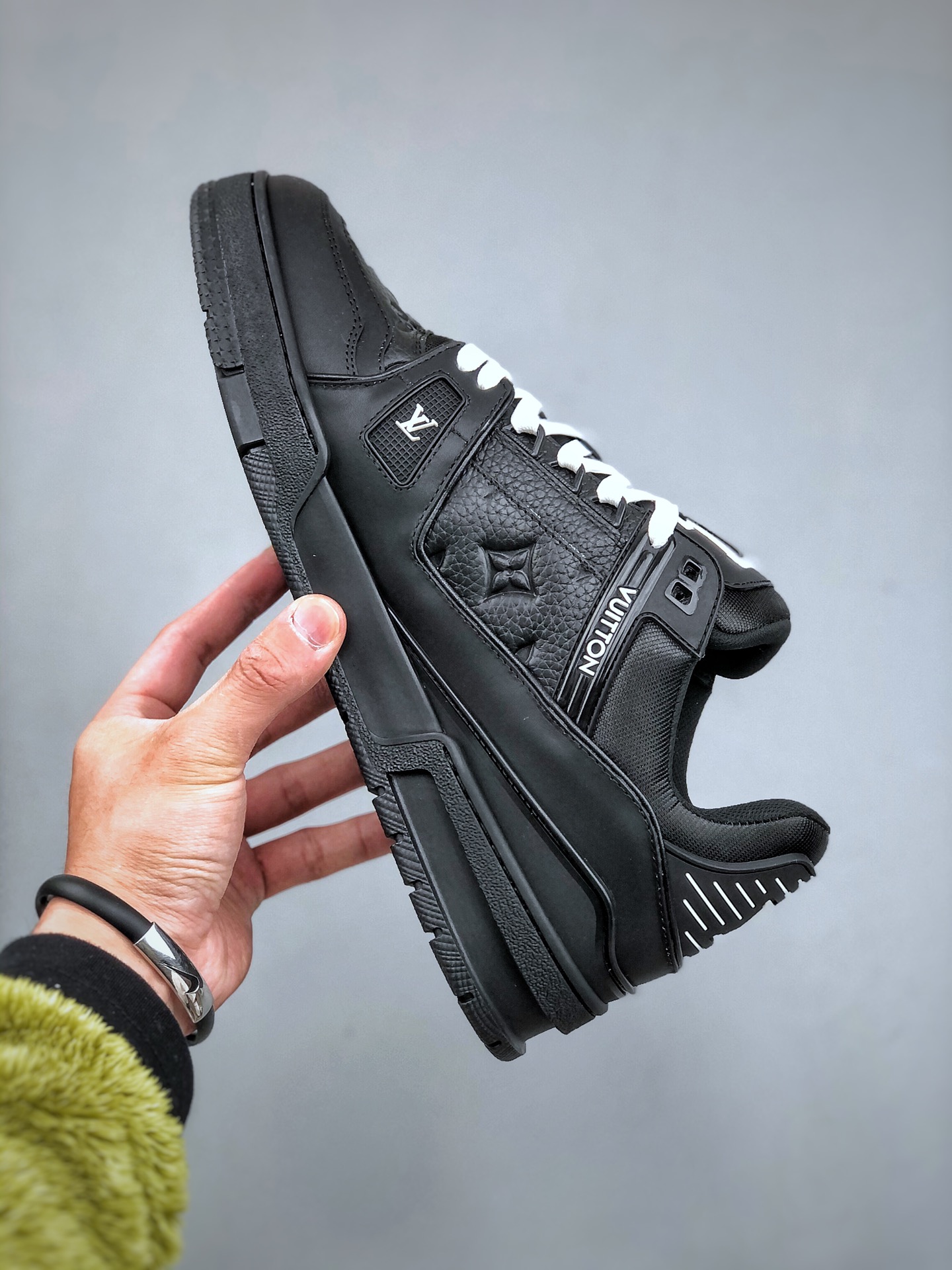 LV路易威登Louis Vuitton Trainer Sneaker Low休闲运动文化百搭篮球板鞋 黑皮压花