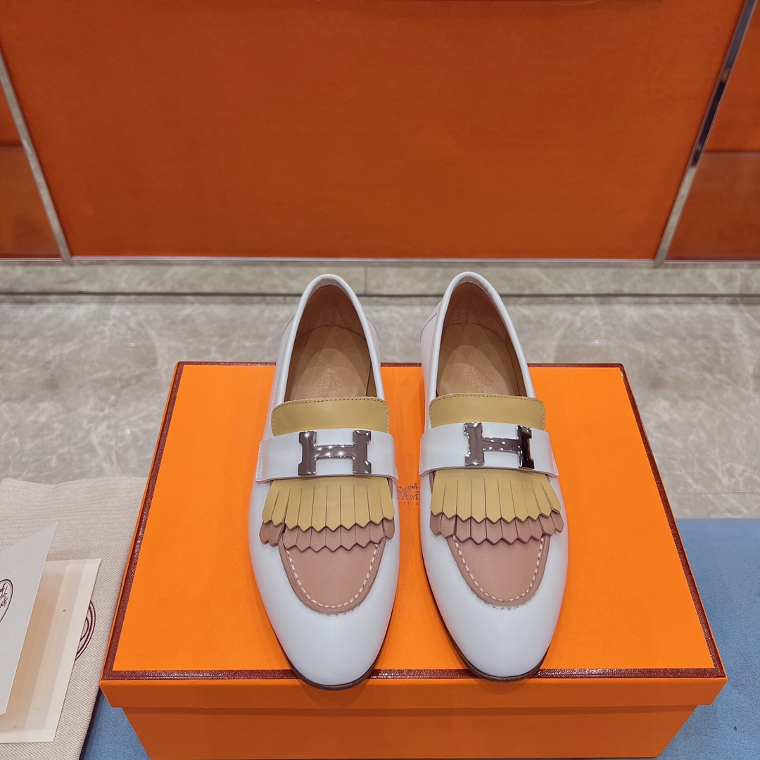 NO:784472,Hermes... a Eclair new color + hot style series, the shape is super correct, with a certain thickness, which makes the legs longer!  Breathable and comfortable technical fabric!  Spring and summer color matching items that are both beautiful and comfortable!  Channel supply code size size 35-39 can be ordered at 40.41, loafers, hermes, loafers19860909Hermes... a Eclair 新色+爆款系列 版型超正,有一定厚度增高显腿长！透体透气 舒适的科技面料！ 春夏拼色兼具颜值舒适度的单品！ 渠道货源 码数 size 35-39可定40.41,乐福鞋,hermes,loafers,Women's Shoes