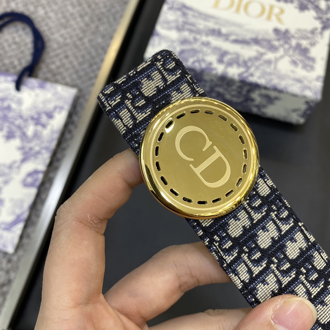 迪奥DIOR新款精钢五金宽3.5CM原单进口头层牛皮配经典字母布.搭配原单钌钯电镀CD扣手感.油边近乎完