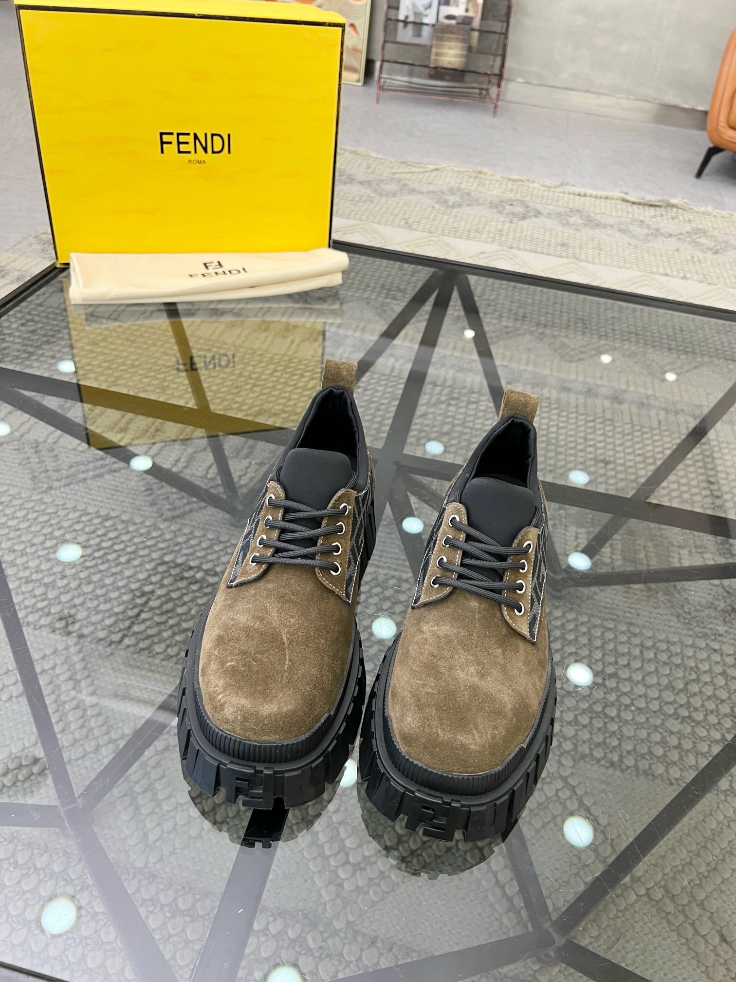 NO:216442,Brand FENDI color original color matching number 39-44 customized 38.45 price Material new style of Fendi men's shoes fashion trend Original high-quality upper imported cowhide making Cowhide feet, cowhide inner style fashionable dynamic original outsole simple and generous casual fashion, Fendi leather shoes, fendi, fendi, cowhide19860909品牌FENDI 颜色原版配色 码数39-44定做38.45 价格 材质芬迪新款 男鞋时尚潮流 原版高品质鞋面进口牛皮制作 牛皮垫脚、牛皮内里版型时尚 动感十足原版大底简洁大方休闲时尚,芬迪皮鞋,fendi,fendi,cowhide,Men's shoes