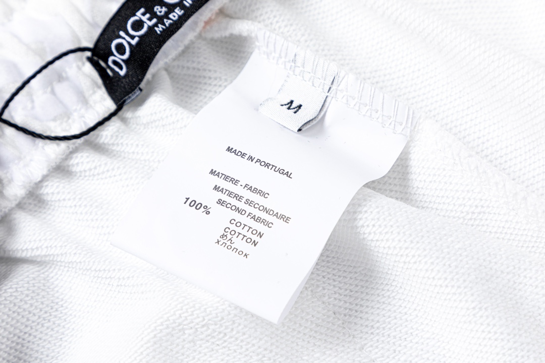LC T09: Black and White Sports Shorts with Unique Pocket Design - 图片 5