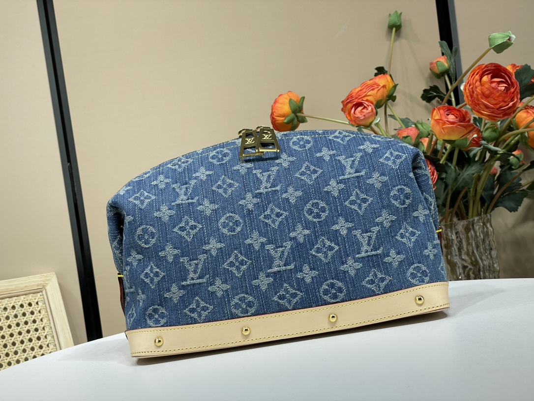 Louis Vuitton Year-end denim benefits are officially on sale