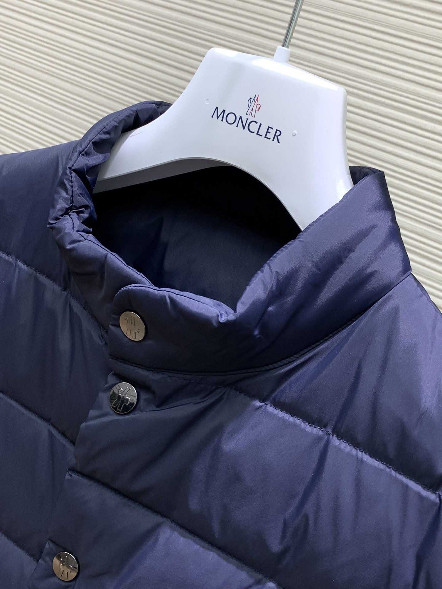 Moncler蒙口2023冬季最新品专柜同步有售原单狠货时尚休闲立领轻薄羽绒马甲上身舒适！吸睛而有亮点采