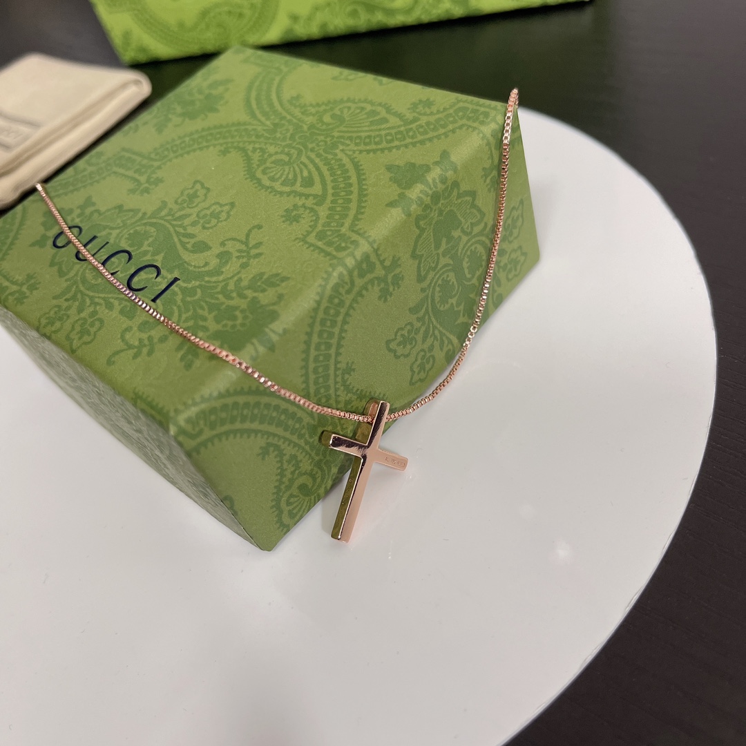 新款
古驰🎈专柜爆款🎈
⚠️厂家直销价
⚠️原版一比一复刻
⚠️工艺玫瑰金
⚠️古 驰项链