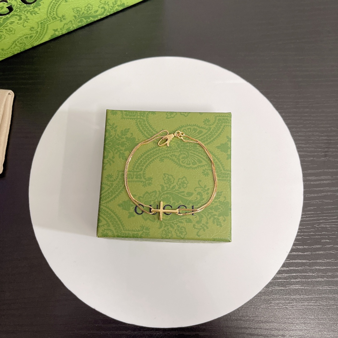 NO:109585,New Gucci counter hits, direct sales price of manufacturers, original one to one replica, craftsmanship gold, Gucci bracelet, jewelry boutique, gucci, bracelet, gold19860909新款 古驰专柜爆款 厂家直销价 原版一比一复刻 工艺黄金色 古 驰手链,饰品精品,gucci,bracelet,gold,Jewelry