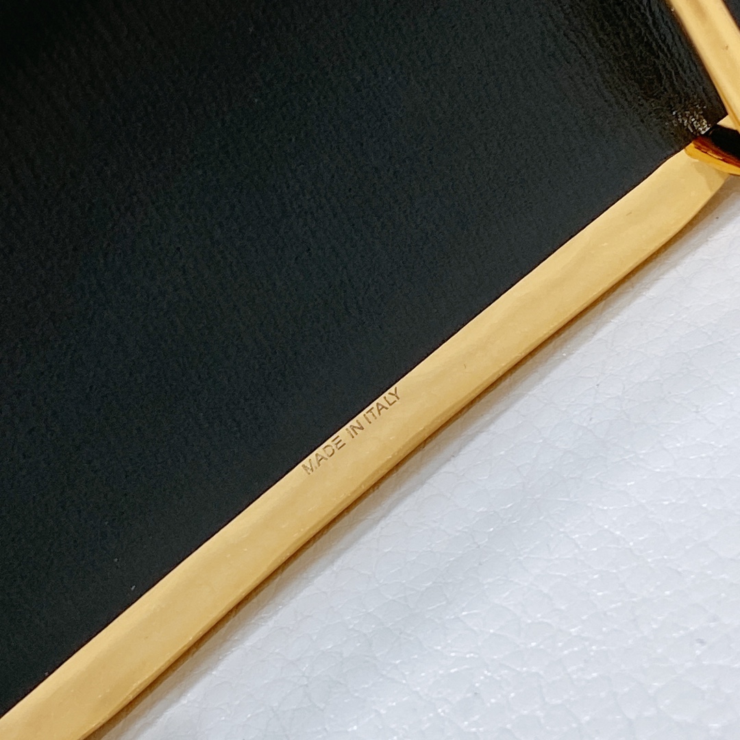 Valentino Garavani Vlogo Signature Calfskin Belt Purchase Guide - 图片 5