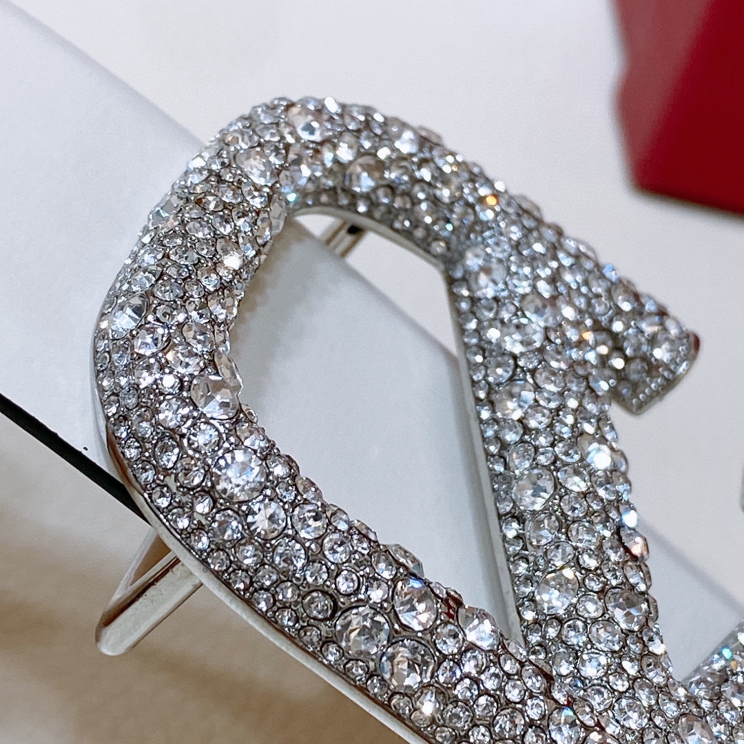 Valentino Garavani VLOGO Signature Calfskin Belt Purchase Guide - 图片 4