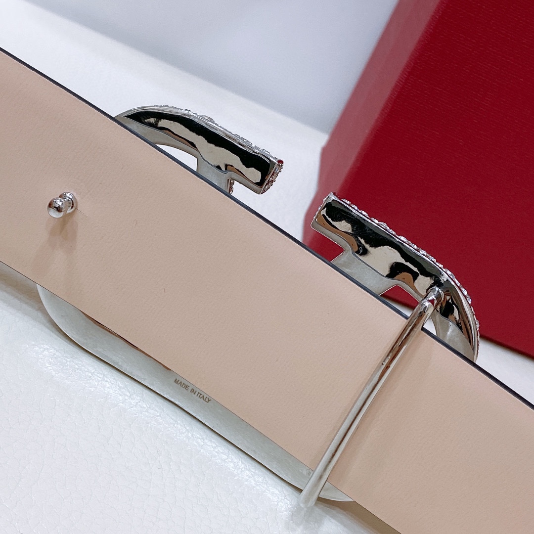 Valentino Garavani VLOGO Signature Calfskin Belt Purchase Guide - 图片 6