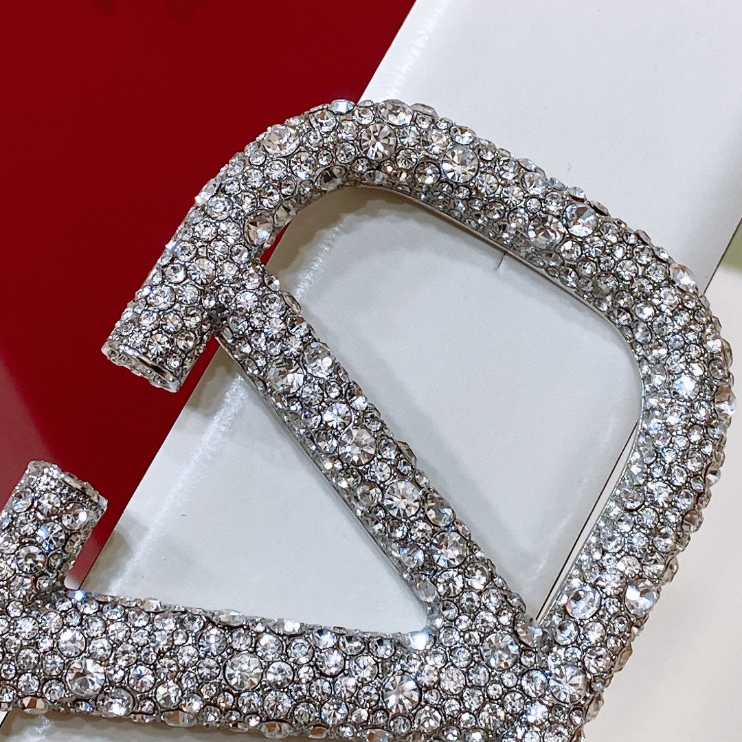 Valentino Garavani VLOGO Signature Calfskin Belt Purchase Guide - 图片 3