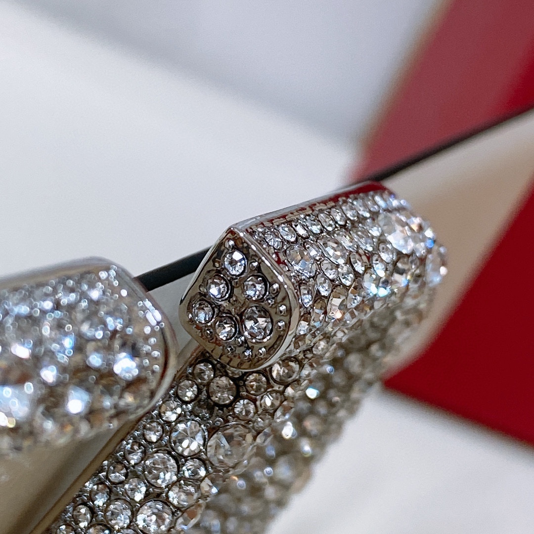 Valentino Garavani VLOGO Signature Calfskin Belt Purchase Guide - 图片 5