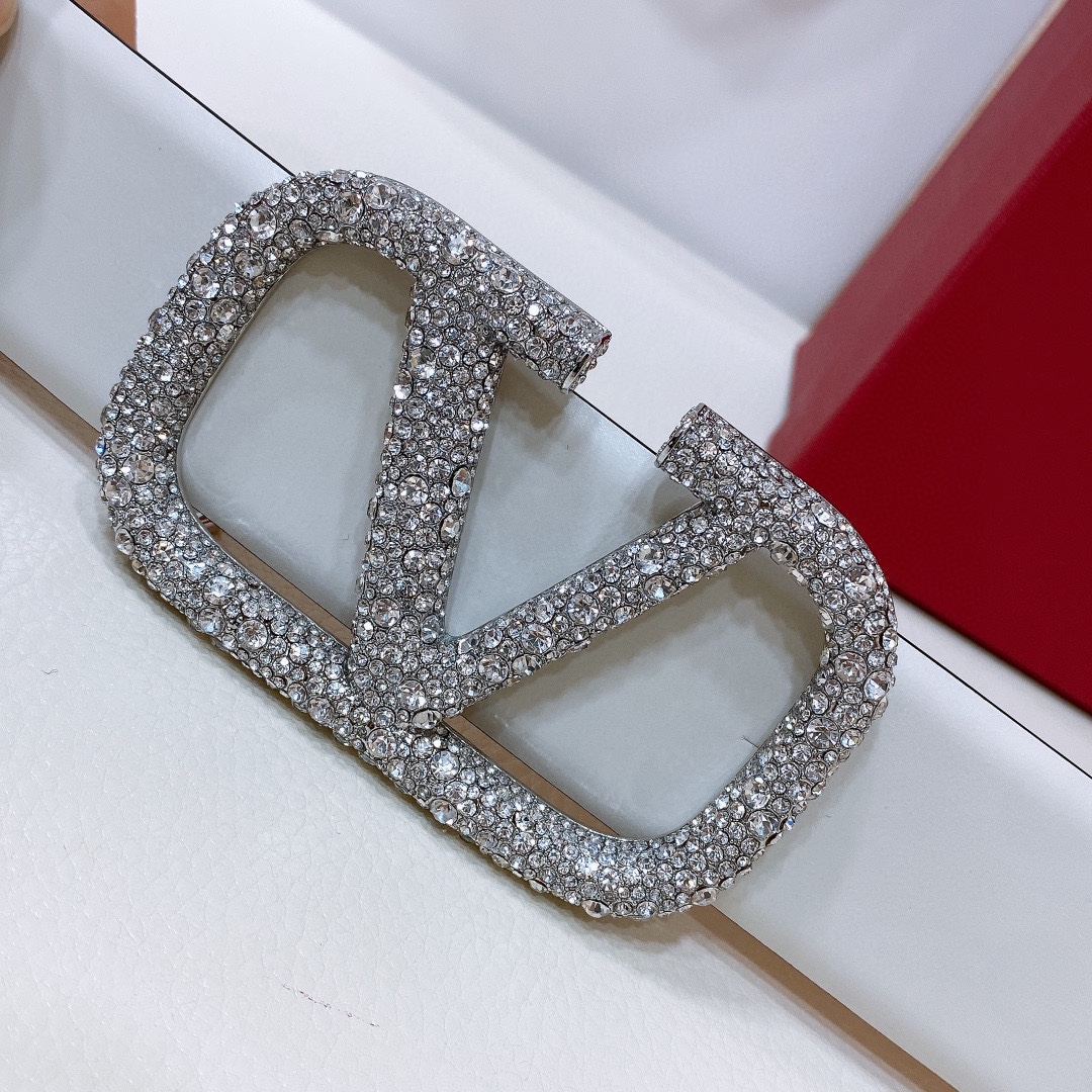 Valentino Garavani VLOGO Signature Calfskin Belt Purchase Guide - 图片 2