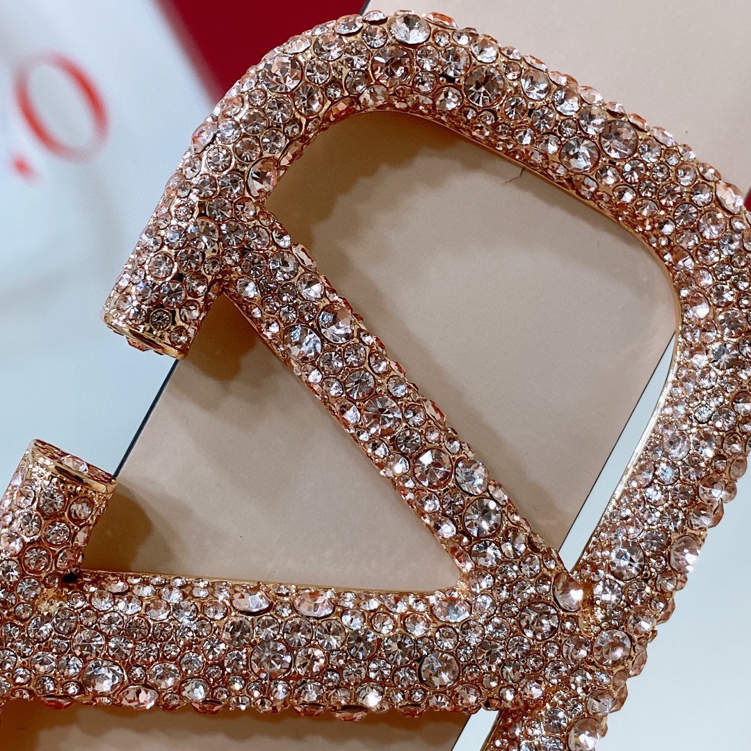 Valentino Garavani VLOGO Signature Calf Skin Belt Purchase Guide - 图片 3