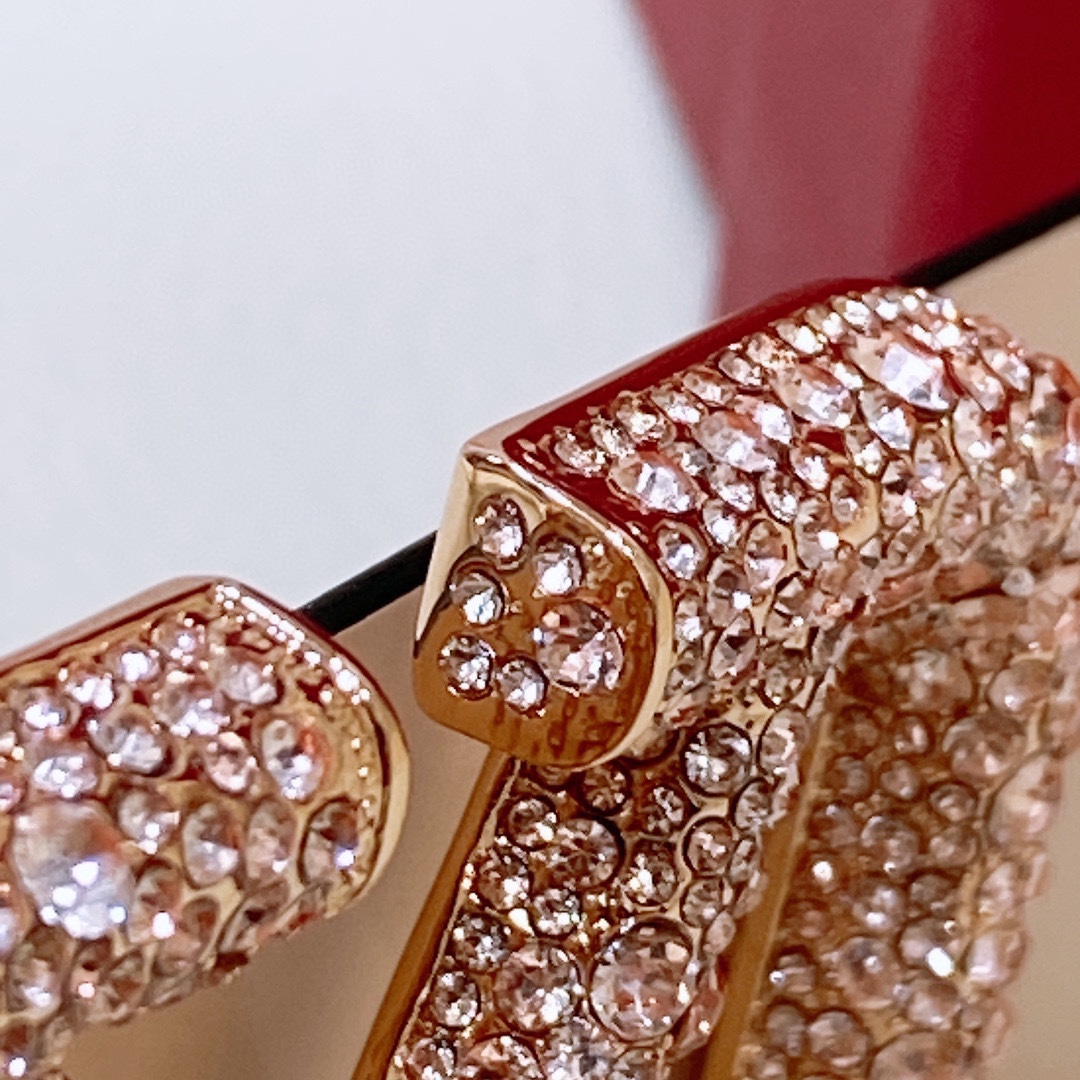 Valentino Garavani VLOGO Signature Calf Skin Belt Purchase Guide - 图片 5