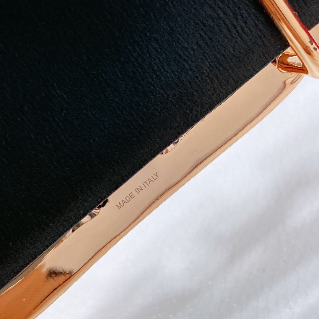 Valentino Garavani VLOGO Signature Calfskin Belt Purchase Guide - 图片 6